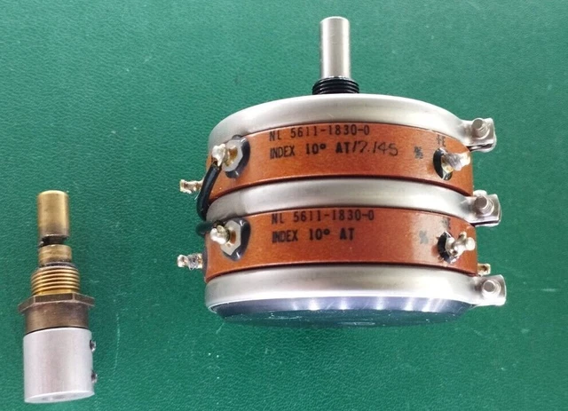 1 PCS HOLLPOT  Beckman Instruments Dual-Deck Potentiometer NL5611-1830-0  10° AT