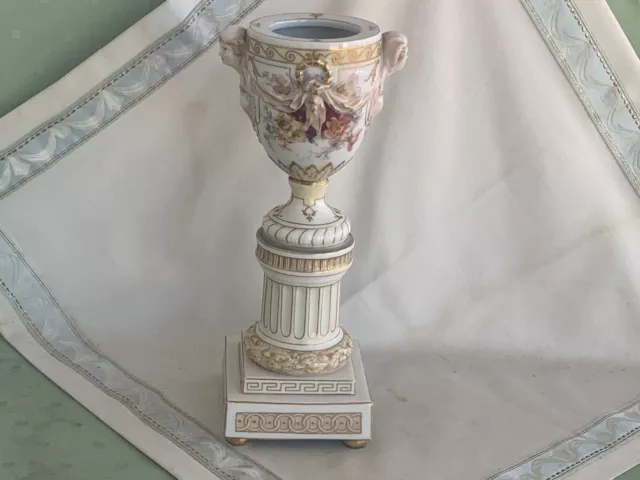 Wunderschöne KPM Berlin Weichmalerei Vase mit Maskerons