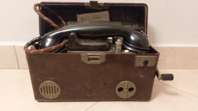 Paire De Téléphones De Campagne Allemands De La WW2 - Téléphonie Militaire Historique