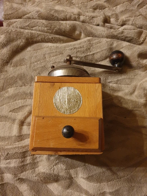 alte Kaffeemühle aus Holz, Marke Bresta, mit Schublade, gebraucht, 10 x 17 cm alte Kaffeemühle aus Holz, Marke Bresta, mit Schublade, gebraucht, 10 x 17 cm
