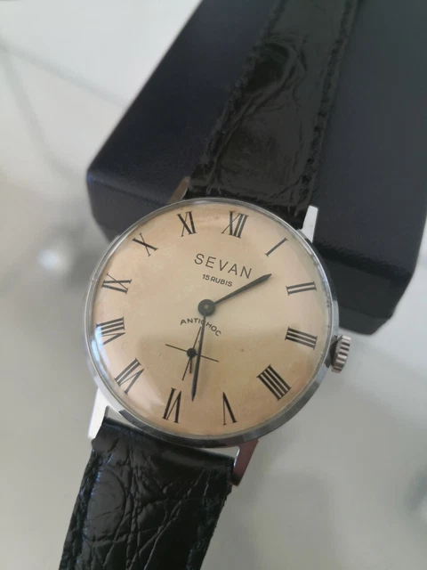 Montre Automatique SHD Doré Avec Date - 4cm, 22 Rubis, Antichoc Et Antimagnétique, Occasion En Bon état
