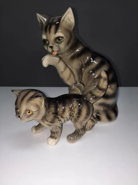 2 x Katzenfiguren Goebel Porzellan Deko grau getigert Figuren Katzen Sammler