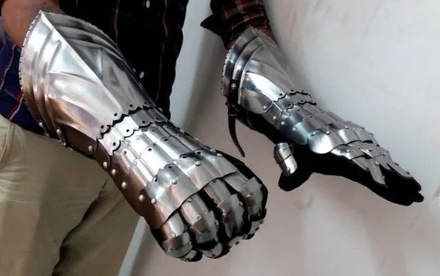 Medieval Warrior Metal Gothic Knight Style Gauntlets Functional Armor Gloves