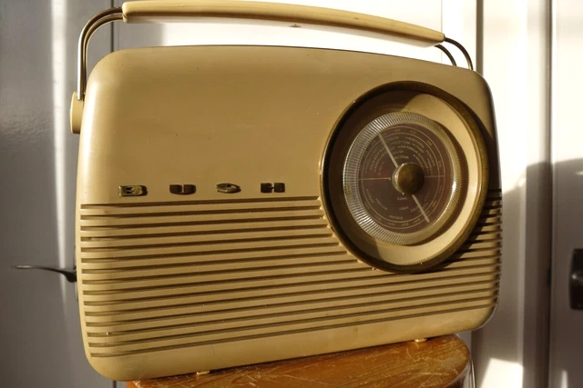 RADIO PORTABLE TRANSISTOR World Receiver TELEFUNKEN atlanta 201