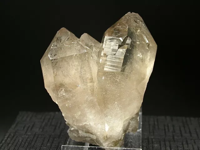 BELLE PIÈCE DE QUARTZ FUMÉ - MASSIF DU MONT-BLANC, FRANCE - 166 g