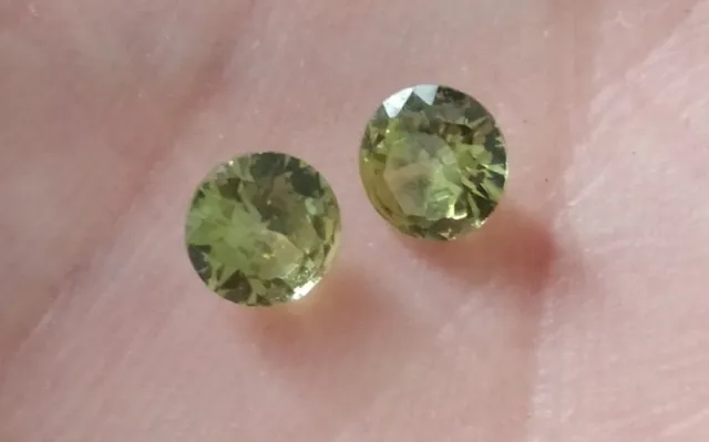 Coppia Diamanti Fianite verdi estemante brillanti cz  + 1.80 carati Diamonds