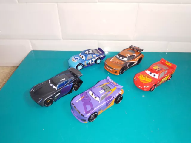BAC2 Lot 5 Voitures en plastique Cars Disney Pixar flash nitroade octane dinoco