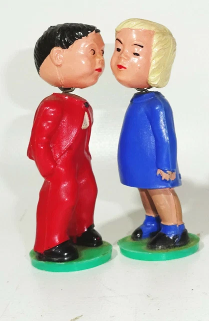 Solarbetriebene Dashboard Figuren - Küssendes Paar Mit Wackelkopf Auto Dekoration