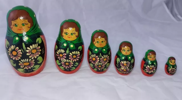 Vintage russische Matroschka Nistpuppen 6 Stück rot Blumengrün Sammlerstücke