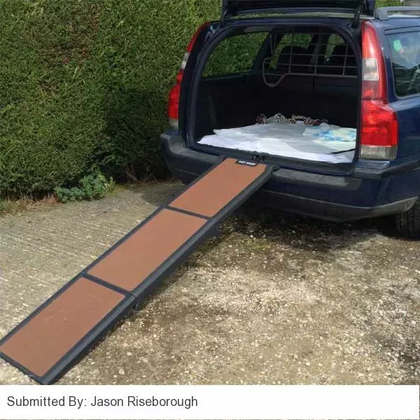 Dog Ramp For Car Travel Light Pet Ramp 90kg Weight Capacity Folds in Three