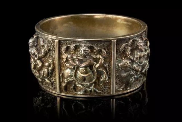 Antique Asian Buddhist Gods Sterling Silver Repousse Heavy Bracelet D73-01 Antique Asian Buddhist Gods Sterling Silver Repousse Heavy Bracelet D73-01