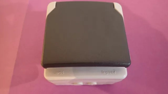 Legrand 91644 - Prise de courant 2P+T Plexo 55