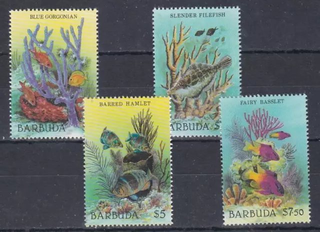 set di 4 francobolli Sealife in perfette condizioni da Barbuda. 1987