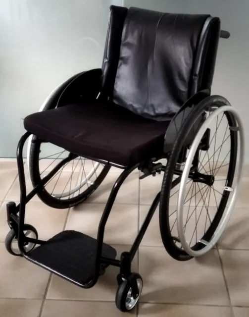 RGK - Aktivrollstuhl Rollstuhl - Echtleder, Froglegs - Qualität aus England