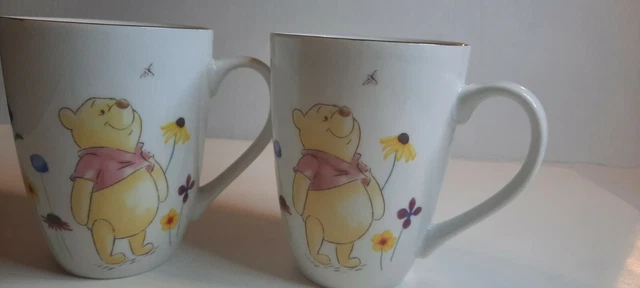 DISNEY WINNIE-THE-POOH  PIGLET HUGS FLORAL PORCELAIN 14oz.COFFEE/TEA 2 MUGS NEW