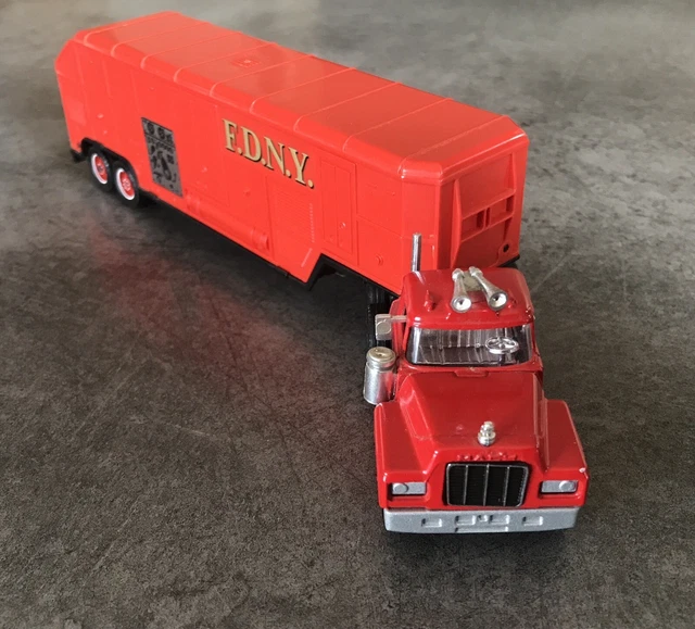 VEHICULE DE POMPIERS - Solido Chrysler Jeep Grand Cherokee FDNY 1/18 n