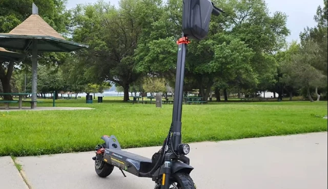 Barely Used Circooter Mate Electric Scooter 800W 28MPH Max Speed