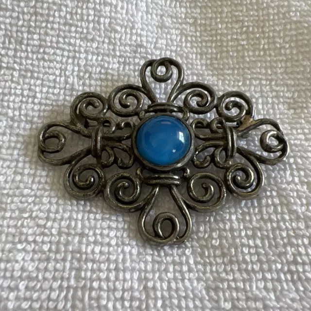 VINTAGE SILVER SWIRL BROOCH with BLUE OPALESCENT GLASS BROOCH PIN. Lot 475