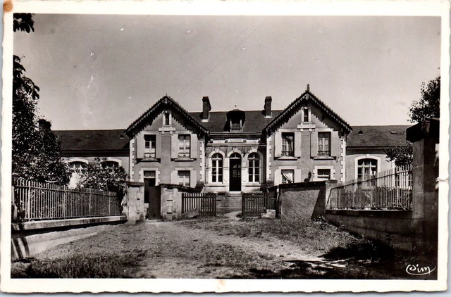 58 LA CELLE SUR LOIRE - la mairie et les ecoles -