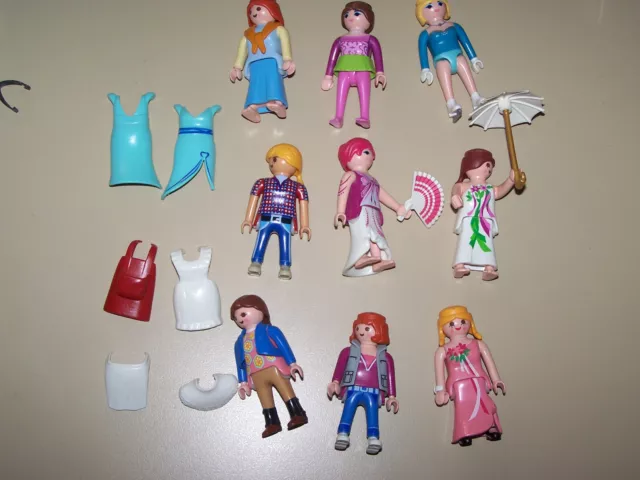 Lot de 9 personnages féminins   PLAYMOBIL
