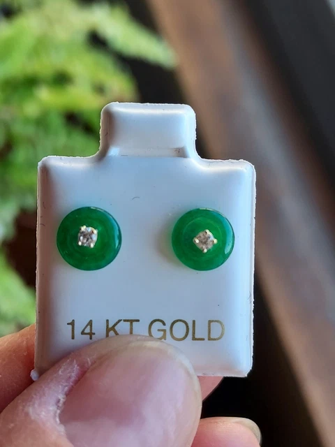 Lovely 14k yellow gold diamond stud earrings with vibrant green agate jackets Lovely 14k yellow gold diamond stud earrings with vibrant green agate jackets