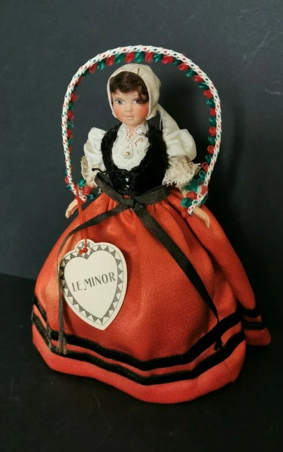 Belle poupée Le MINOR Ile aux moines avec sa boîte Belle poupée Le MINOR Ile aux moines avec sa boîte