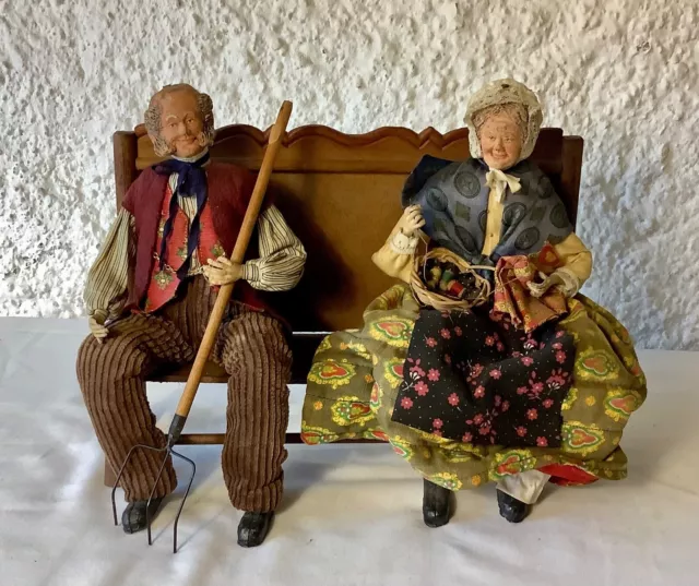 Anciens SANTONS de PROVENCE Habillés Couple de Personnes Âgées Assis sur un Banc