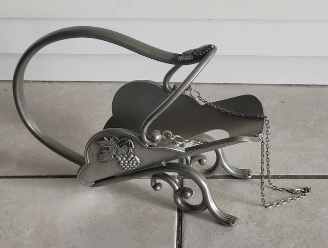 Porte bouteille décor Raisin moderne avec pied - Les Etains Français Porte bouteille décor Raisin moderne avec pied - Les Etains Français