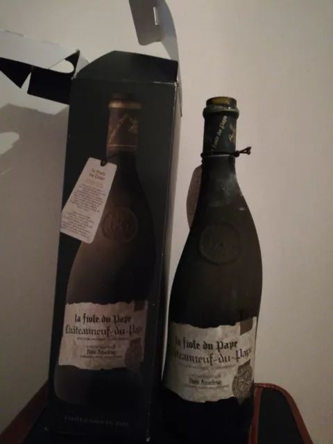 Bouteille vide - Vin rouge CHATEAUNEUF DU PAPE 1977