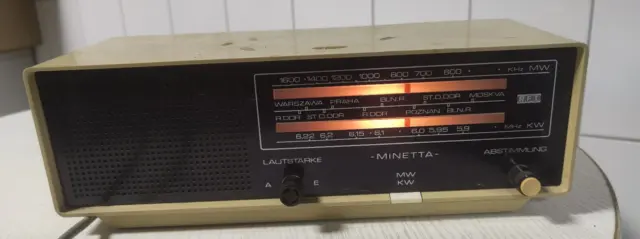 DDR Radio Minetta 0101.02 - VEB Stern Radio Sonneberg Mittelwelle - 220V