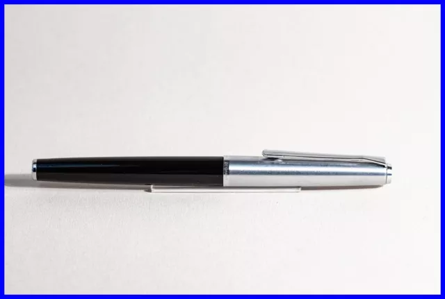 PELIKAN P12 SILVEXA Patronen Füller in schwarz mit EF Stahl Feder - EMAILLE LOGO 2