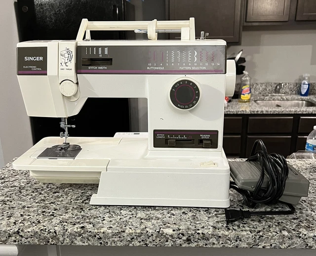 VINTAGE SINGER SEWING Machine Model 9420 With Pedal & Power Cord 120v