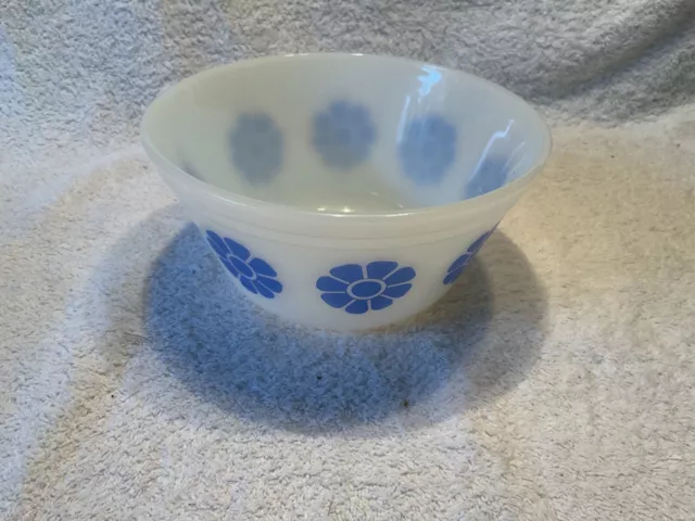 Federal Glass  Mixing Bowl With Blue Flower Daisy  7 ‘’