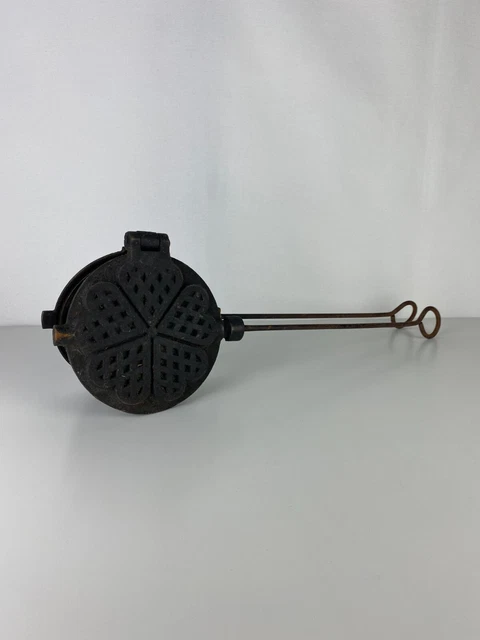 Vieux Gaufrier Coeur Avec Sa Rondelle – Super état Vintage Sans Marque