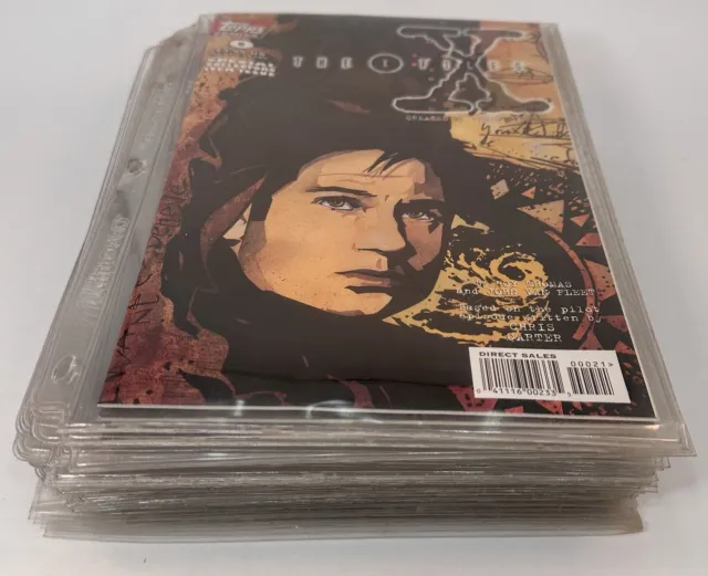 Topps Comics Thé X-Files  Lot Of 30  in 3 ring binder plastic sleeves