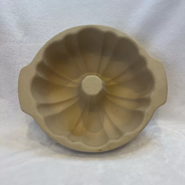 Pampered Chef Fluted Bundt Pan Family Heritage Stoneware Retired Stone