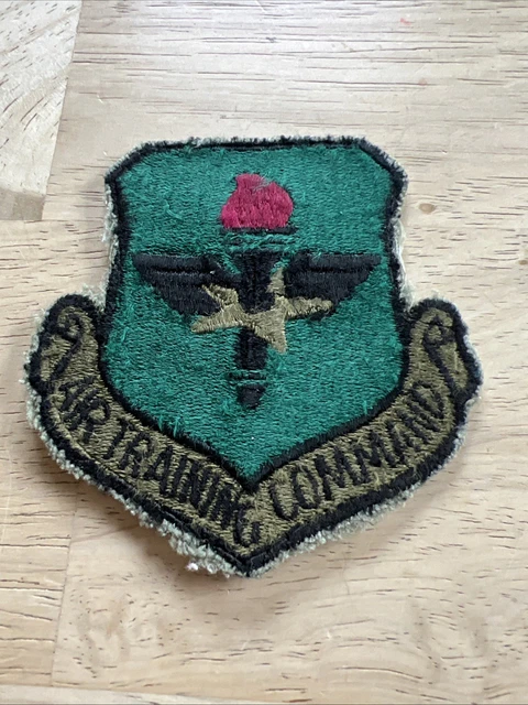 651th BomB SQ ピンバッジ　スコードロン　ミリタリー空軍　USAF U.S. Air Force Legendary Jet Fighters & Bombers USAF