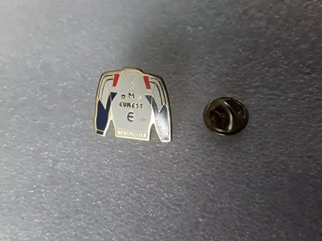 Pin's + attache maillot de football équipe Montpellier Eurest