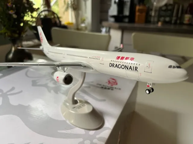 Airbus Model A330-300 Dragon Air 1:200 , sehr guter Zustand, in OVP