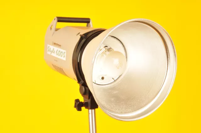 Elinchrom Style 600s Studio Flash Head with Reflector