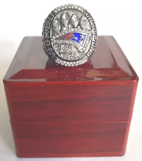 NEW ENGLAND PATRIOTS - NFL Superbowl Championship ring 2014 with box