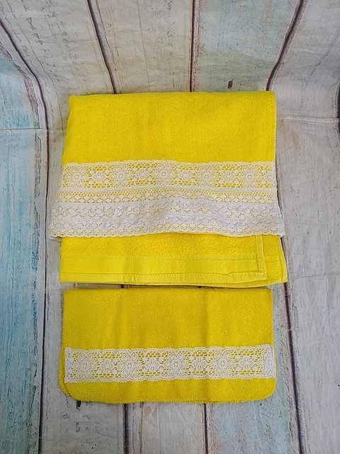 Vintage 2 pc Bath Towel Set Bath & Wash Cloth Yellow White Lace Beautiful