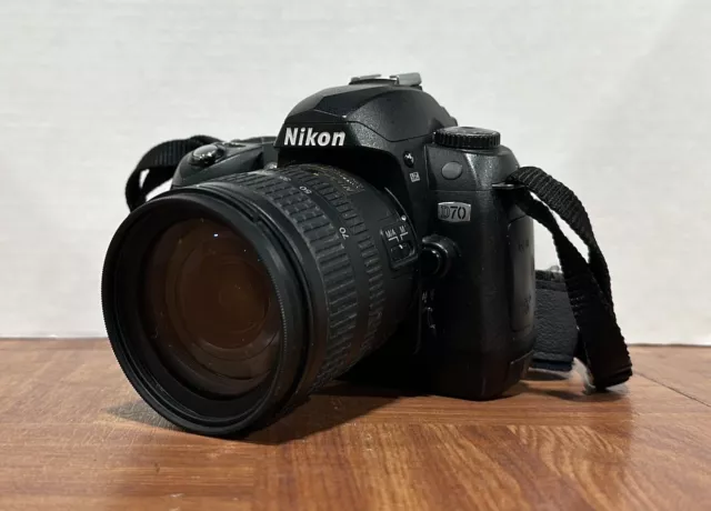 Nikon D70 6.1 MP Digital SLR Camera with AF-S Nikkor 18-70mm Lens NO BATTERY