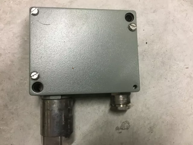 pressostat Trafag 0/4 bar. Très bon état