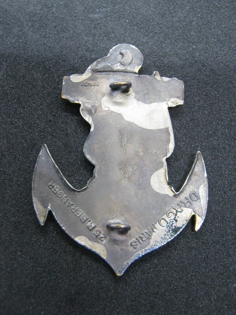 insigne blason en émail de la ville de Nîmes 14 x 19 mm avec anneau