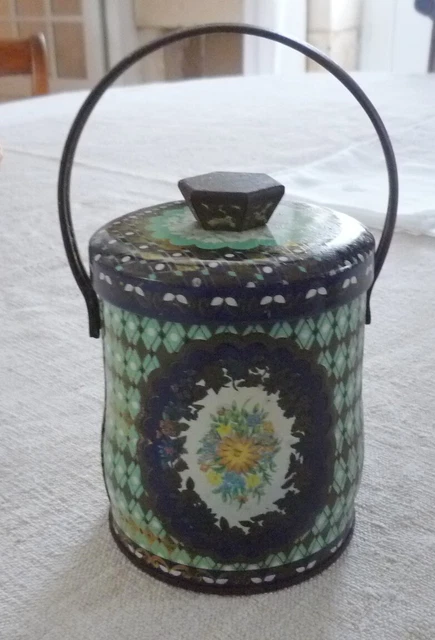 Boite ancienne tôle émaillée Notre Dame de Paris panier