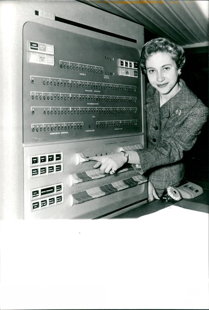 Models and appliances - Vintage Photograph 2596595