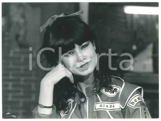 1985 ca COSTUME ITALIA Susanna MESSAGGIO con giacca sportiva (1) Foto 24x18 cm