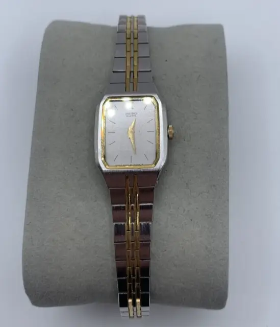 Ladies Seiko 2C20-5209 Two Tone Stainless Steel Vintage Quartz Watch Silver Gold