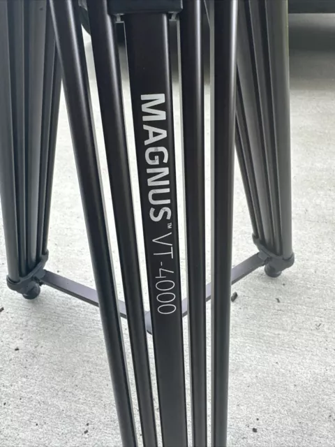 Magnus VT-4000 Tripod System with Fluid Head